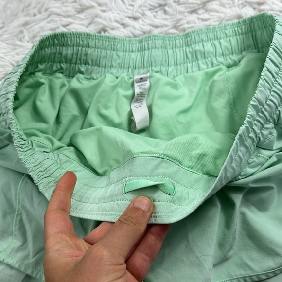 Lululemon Hotty Hot Short II *2.5" Citra Lime - Picture 2 of 10